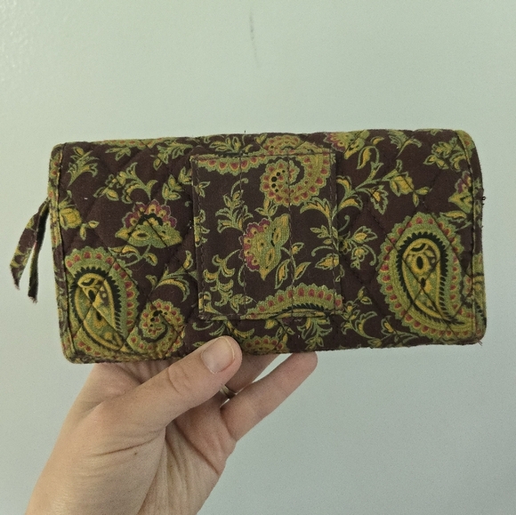 MaggiB Green Floral Paisley Quilt Fabric Large Wallet - Picture 10 of 12